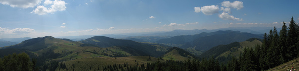 Панорама з хребта. На задньому плані Чорногора