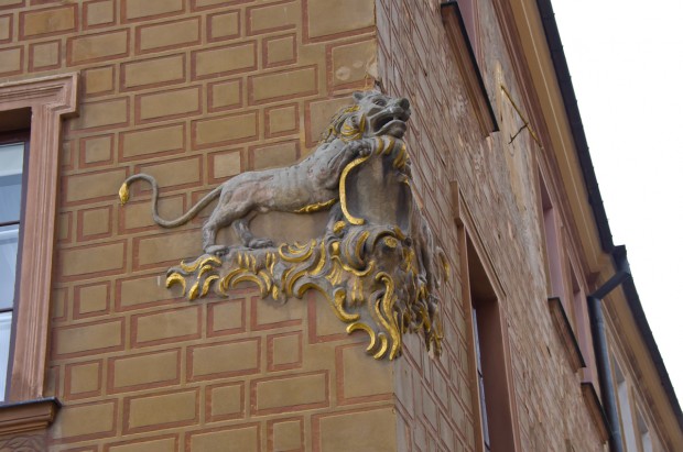 Лев на фасаді